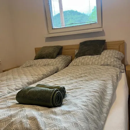 Pri Jazere Apartman Kralován