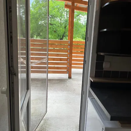 Pri Jazere Apartman Kralován