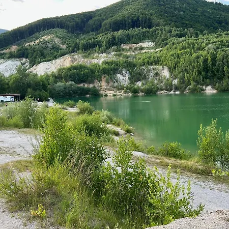 Pri Jazere Apartman Kralován