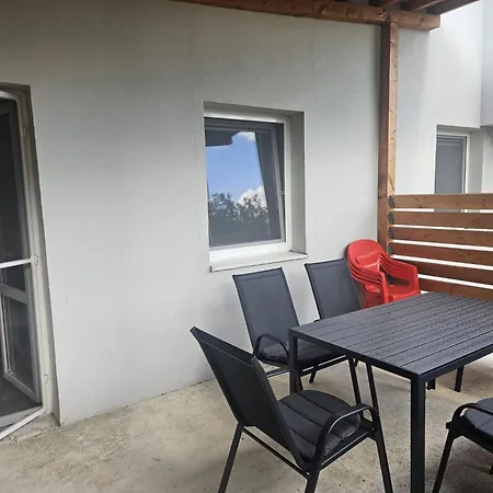 Pri Jazere Apartman Kralován